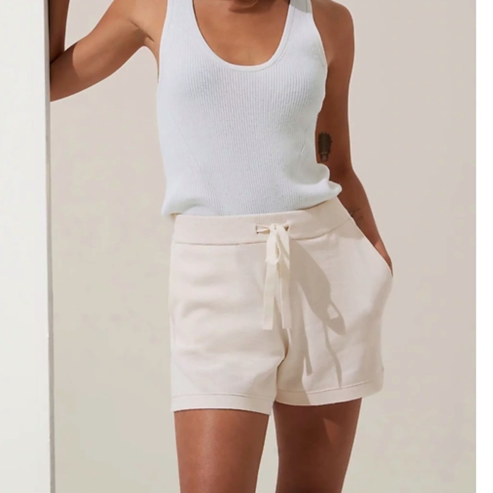 Banana Republic UV Resistant Cream Sweater Shorts | M